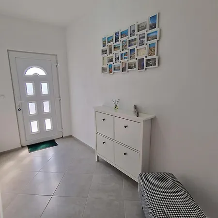 Apartman With Parking Space - 18968 *